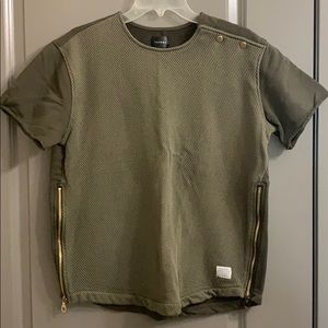 Men’s Tackma sweater tee.  Size L.